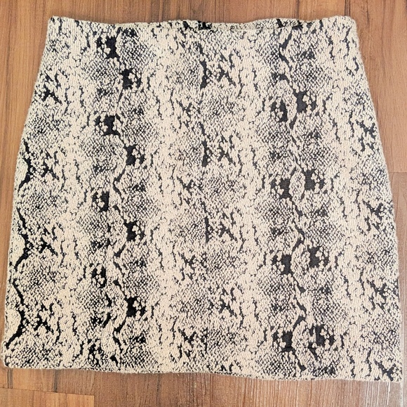 Snakeskin textured mini - Picture 1 of 1